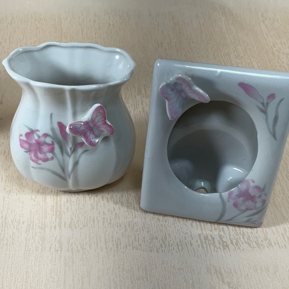 Vintage Floral Ceramic Vase and Frames Butterflies and Flowers - Picture 2 of 16